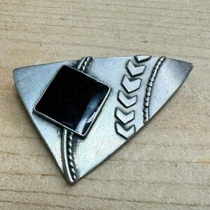 5/$25 Vintage art deco brooch